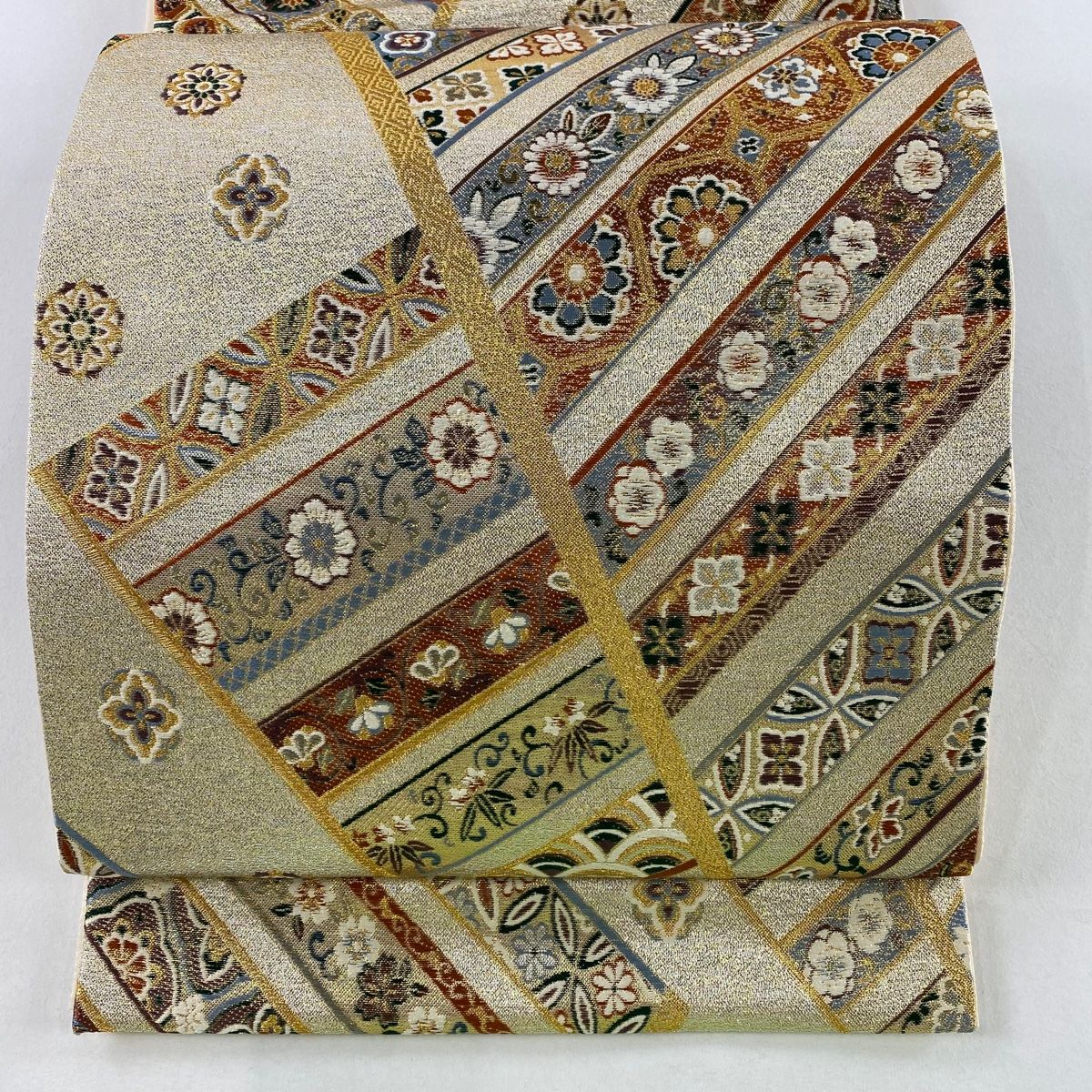 袋帯 秀品 草花 花菱 箔 金色 六通 正絹