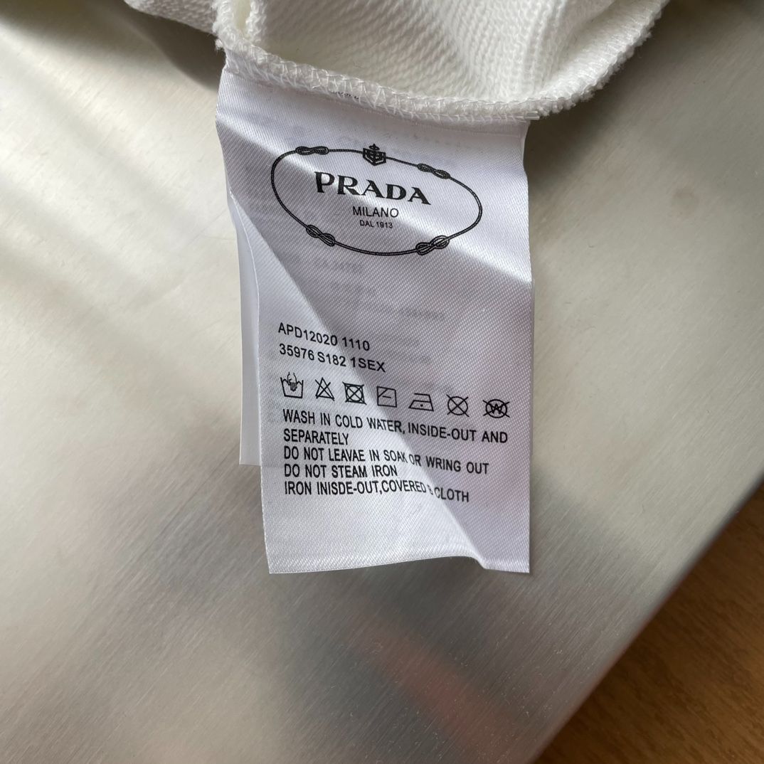 早いもん勝 PRADA ? プラダ? 秋冬の最新 の立体刺繍丸首セーター