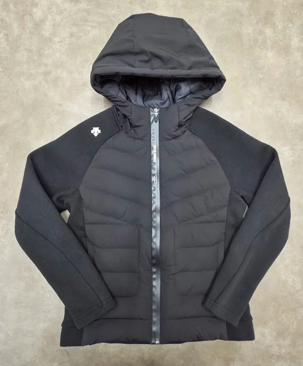 DESCENTE デサント