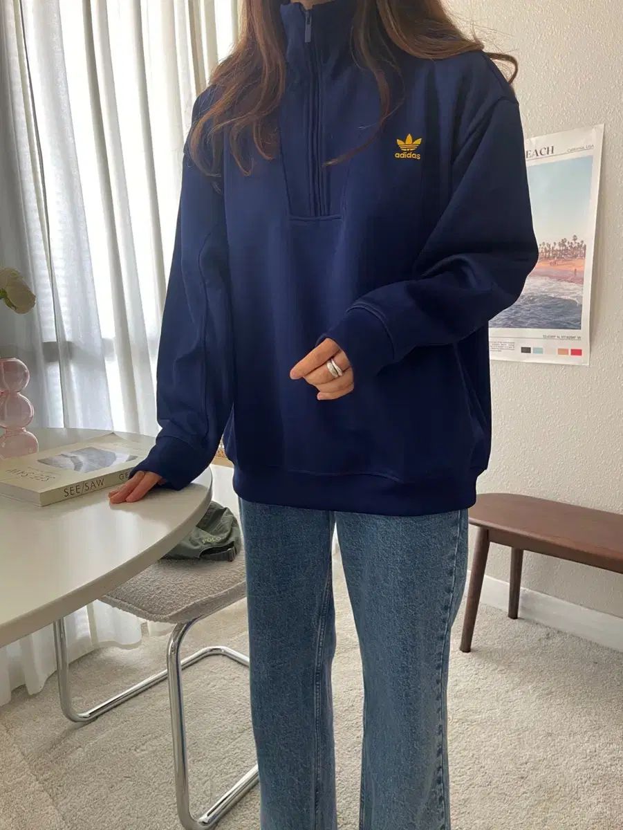 アディダス
