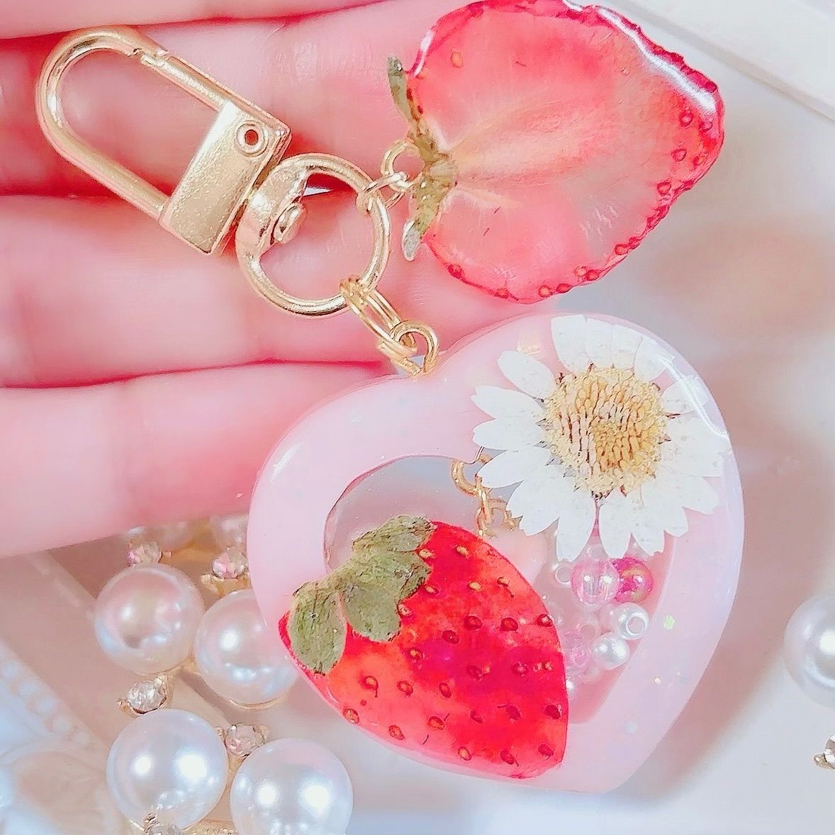 【アイカツおじさん☆】ハート　レジンキーホルダー ストロベリーフラワー◇ハートシェイカー シャカシャカ