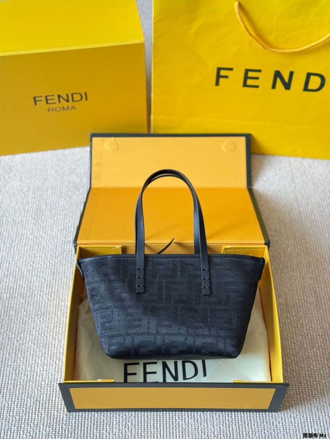 今日特価】Fendi Monogram Roll Mini Basket Bag フェンディ