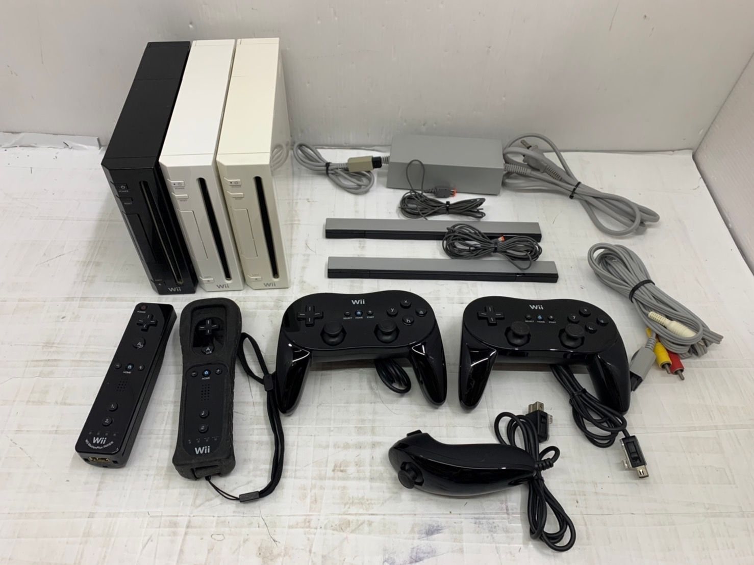 任天堂Wii本体、コントローラー無し Yahoo!オークション -「リモコン無し」(Wii本体) (Wii)の落札