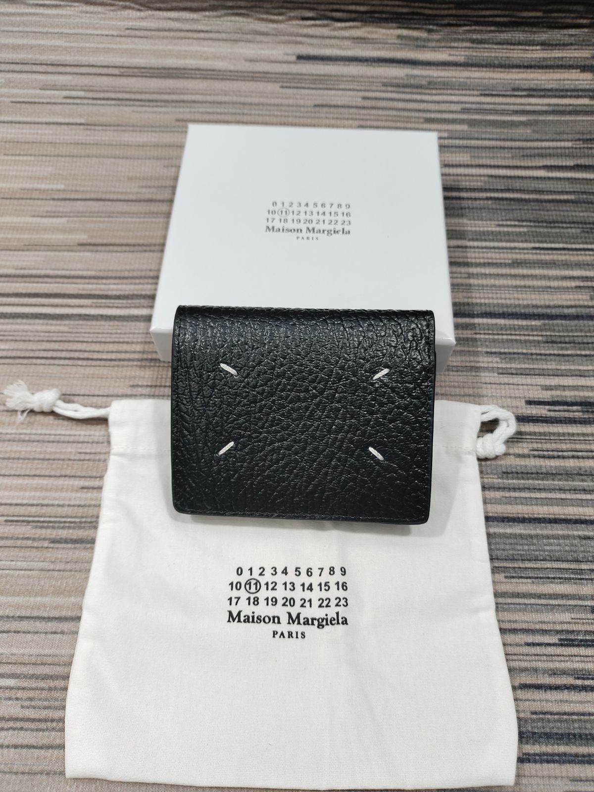 ⭐新品⭐MAISON MARGIELAメゾンマルジェラ2折りタイプ 財布＃即購入可＃ブラック男女兼用早い者勝ち