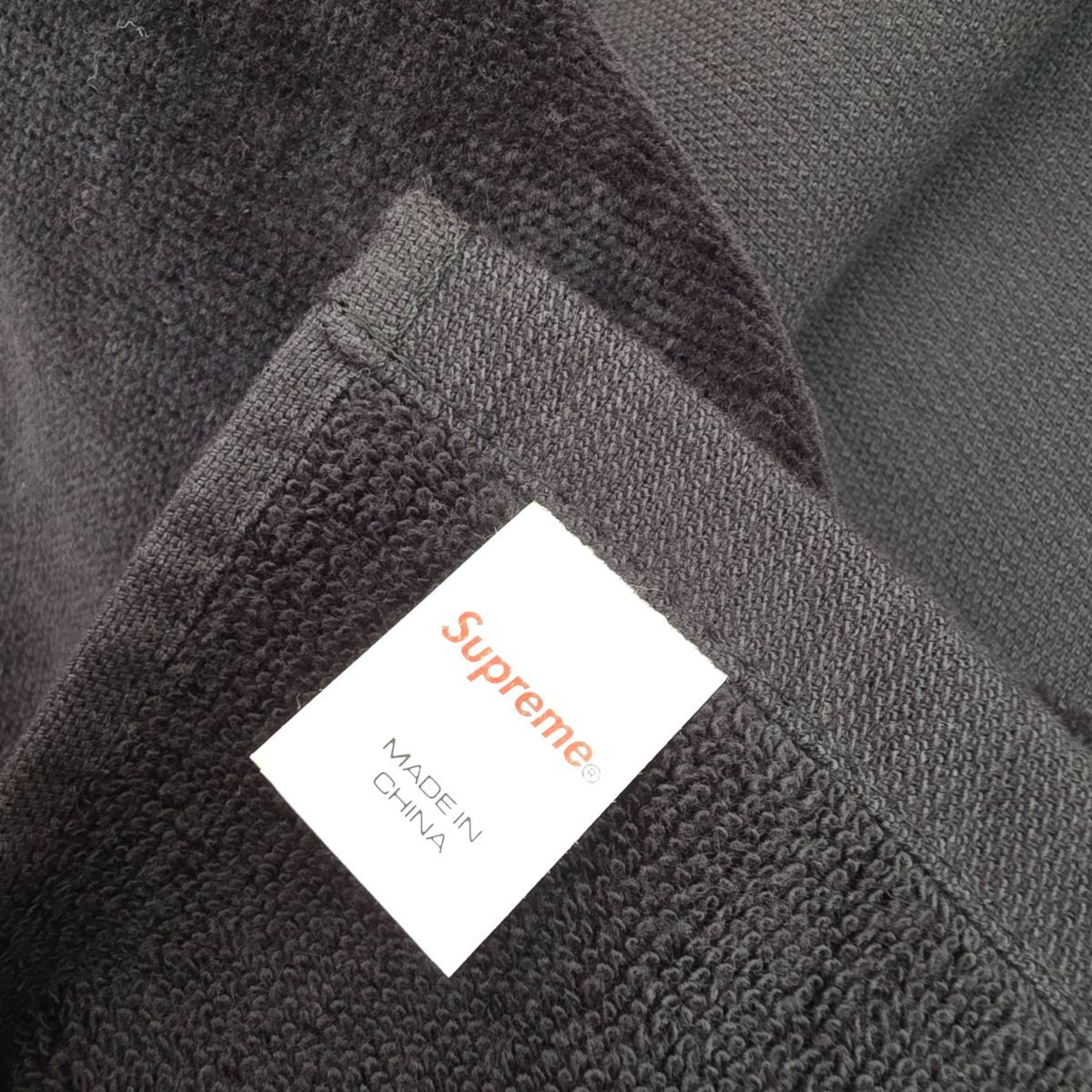 Supreme シュプリーム Tonal Logo Towel トーナルロゴ ビーチタオル タオル メンズ コットン ブラック ATMAENTERPRISE_COM