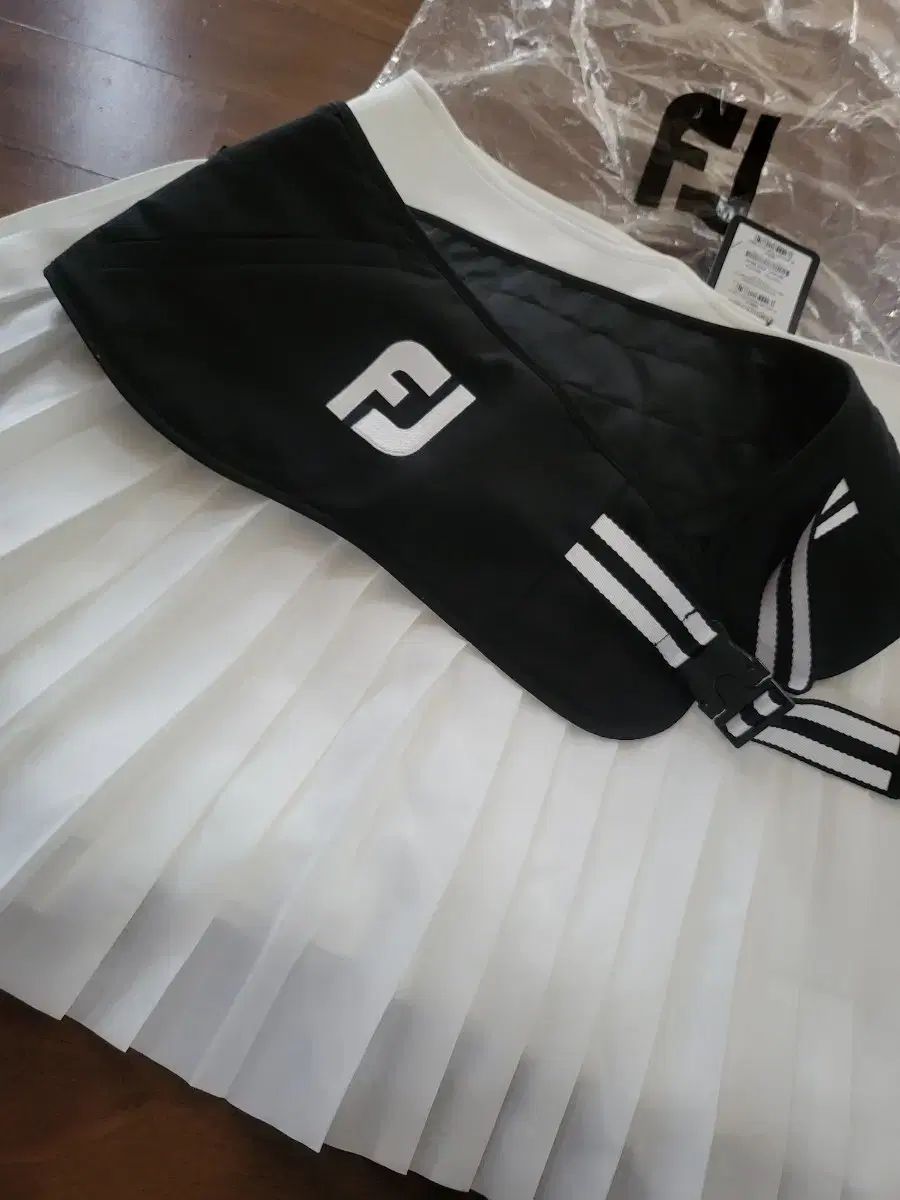 店内全品大特価!! FootJoy フットジョイ 女性用スカート m 安い！かわいい！