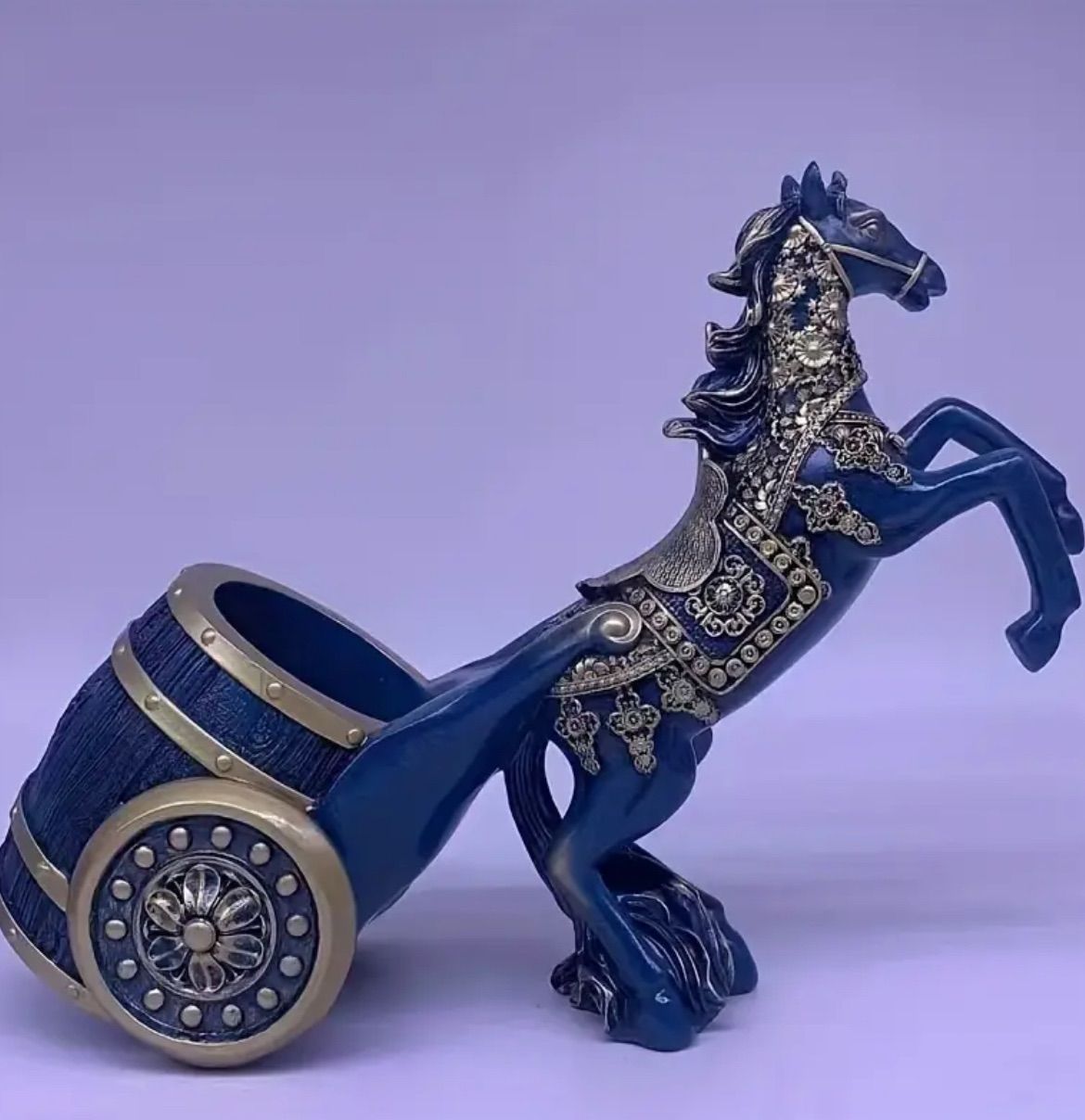  置物 ワインラック ラック 馬 競馬 馬車 ワインケース 宝石アクセント付き リビング キッチン カフェ パーティ 豪華 華やか テレビキャビネット ゴールド ブルー ワイン おしゃれ 屋外 棚 壁 クローゼット 小物 収納 スリム 隙間 柱 北欧 ワインラック キッチン収納 ラック