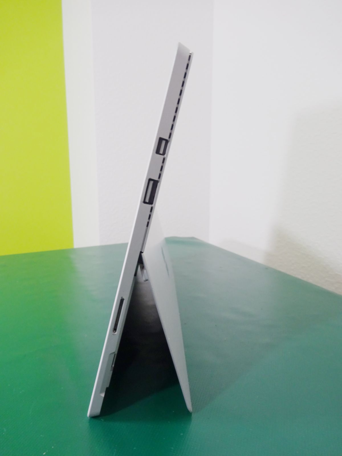 美品♪動作確認済み！！【タブレットPC・office2021・カメラ】Microsoft / Surface Pro4 (1724) / Core(TM)i5-6300U CPU @2.40GHz / 4GB / SSD128GB / Windows11Pro