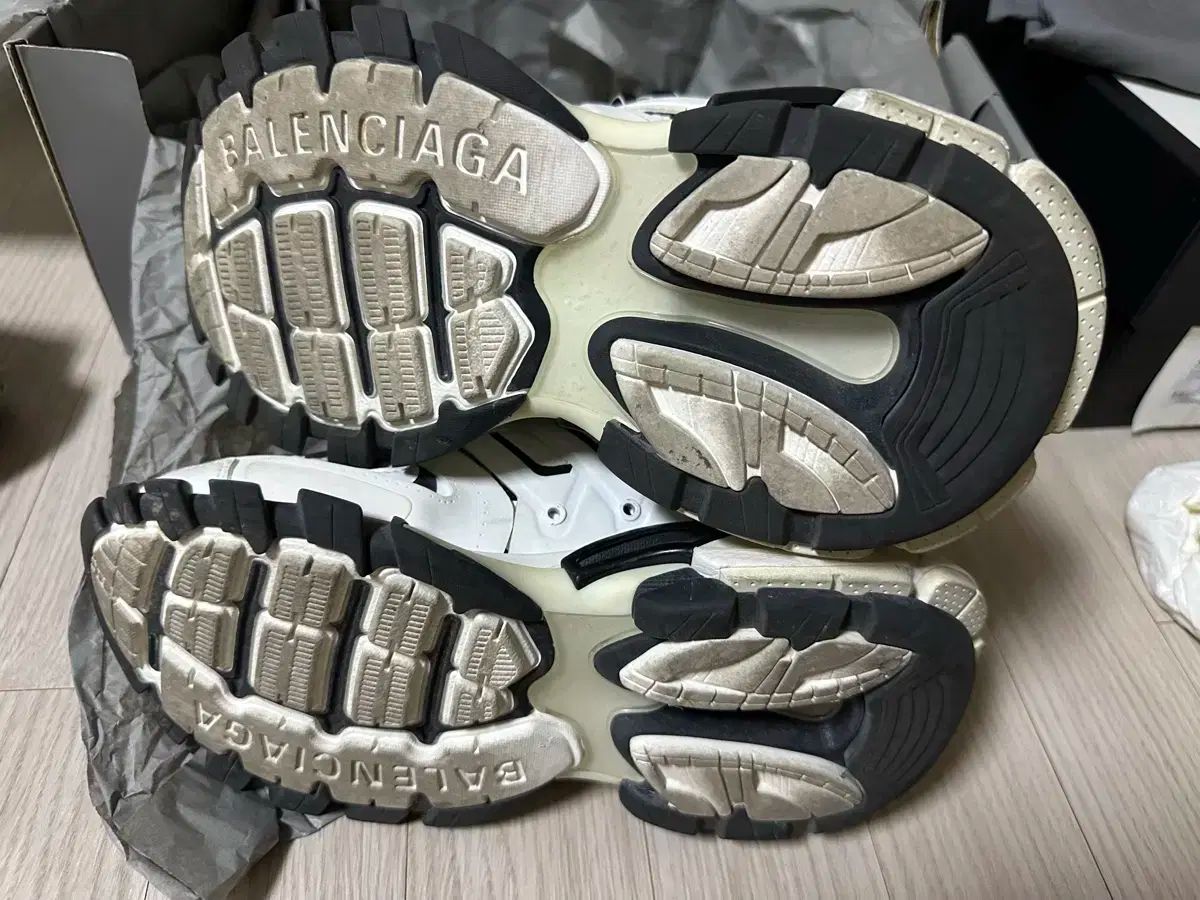 BALENCIAGA バレンシアガ