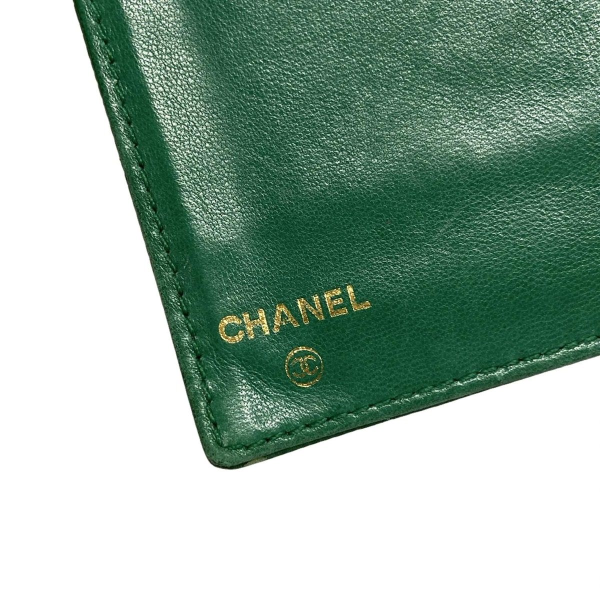 シャネル CHANEL 財布 ココマーク 二つ折り財布 グリーン系 CHANEL(シャネル) 2つ折り財布 - グリーン がま口/シルバー金具