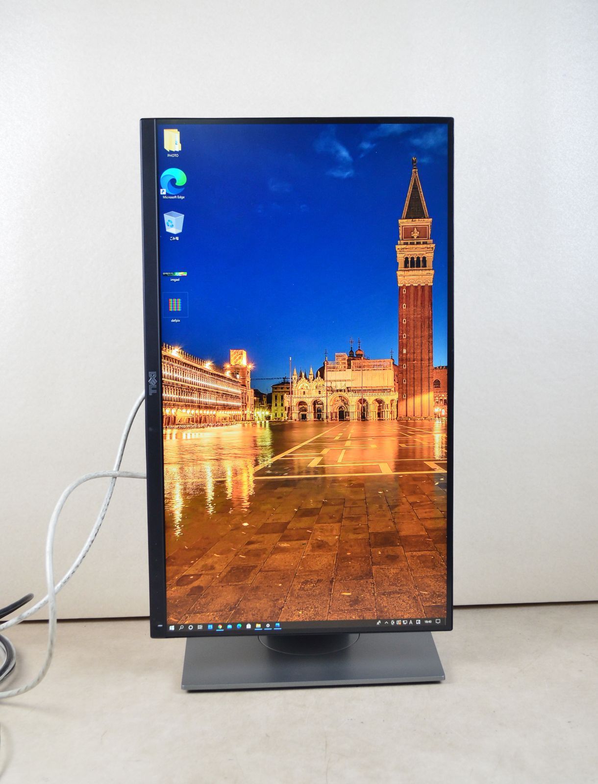 超狭額25型 DELL UP2516D WQHD HDMI 回転 IPS LED 超狭額ベゼル