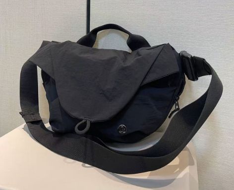 全新品】lululemon 2024 ルルレモン Curved Crossbody ボディ
