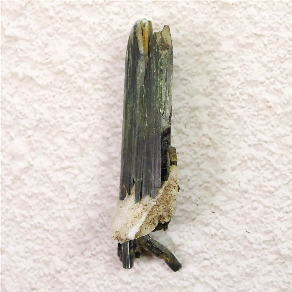 幅広い品揃え。 ザギマウンテン産 46mmエジリン輝石 7.02g 榎本通商74653