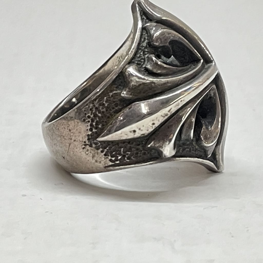 ルーシークロスリング