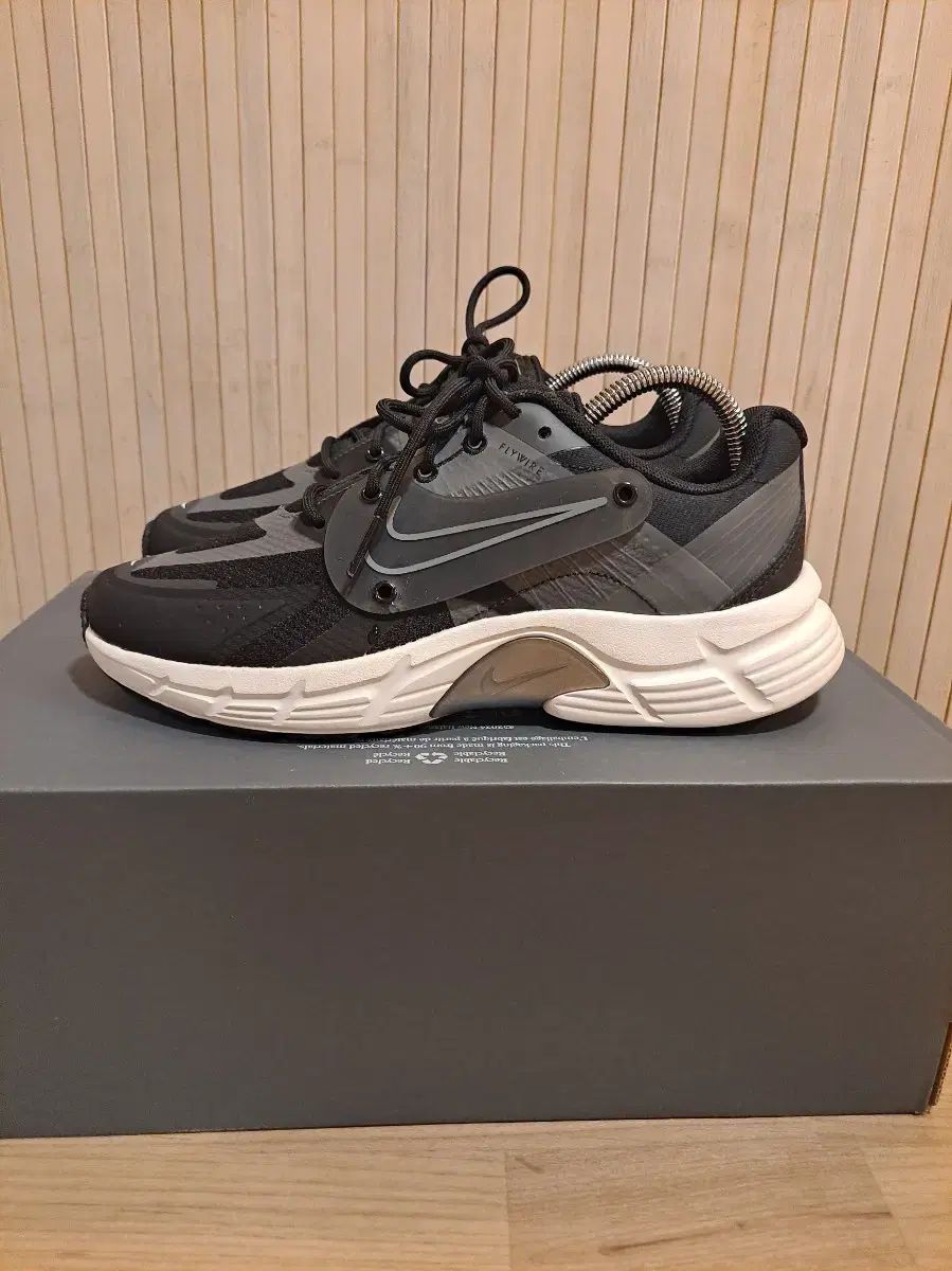 NIKE ナイキ ディアラプト 2025 黒 スニーカー 240 サイズ