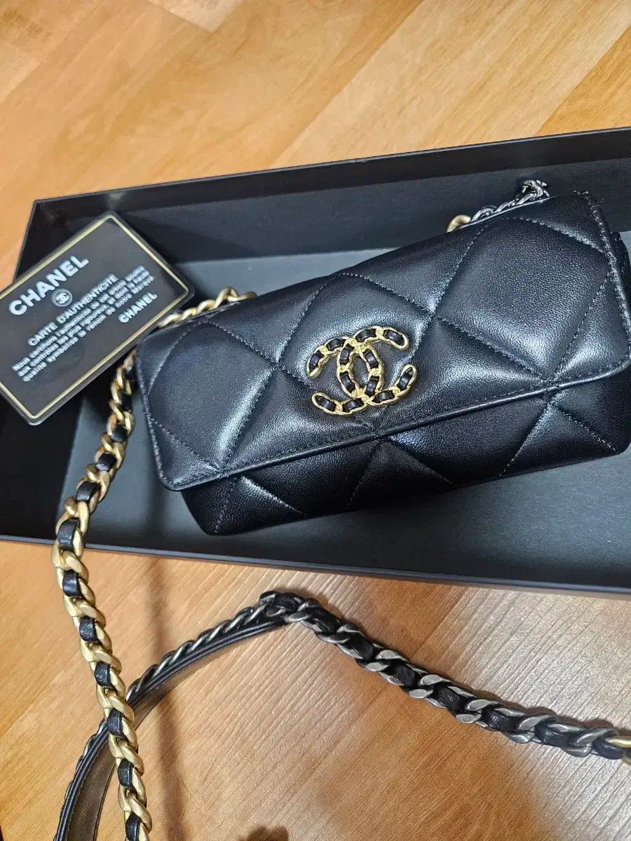 シャネル19 チェーン サングラスバッグ