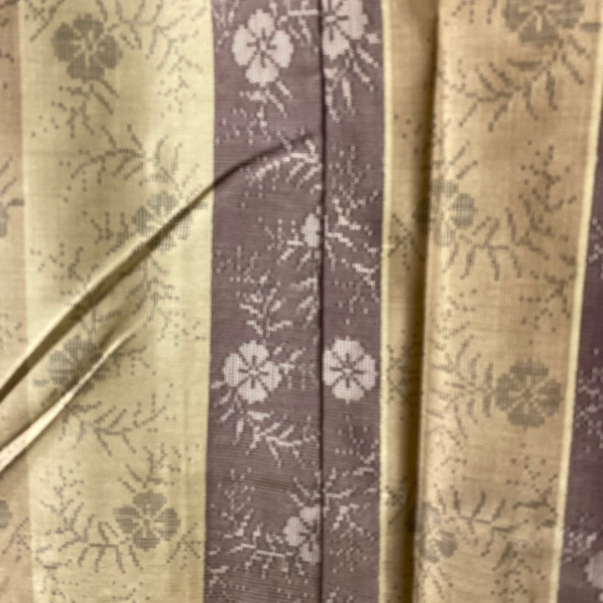 平和屋着物●本場大島紬　7マルキ　泥染め　花唐草文　つたえ織物謹製　証紙付き　正絹　逸品　CAAX1069vf 平和屋着物○本場大島紬 7マルキ 泥染め 花唐草文 つたえ織物謹製