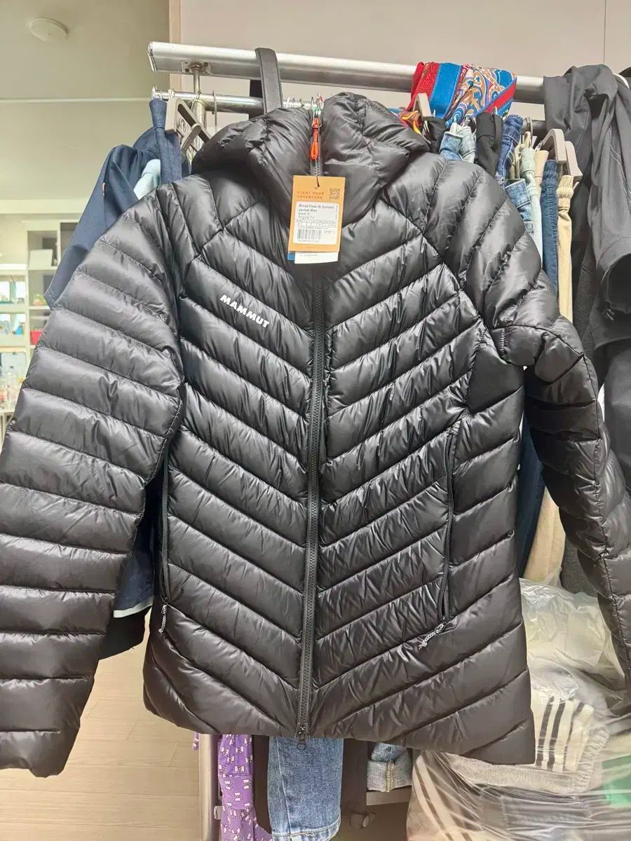 マムート ブロードピーク IN フード ダウン ブラック M