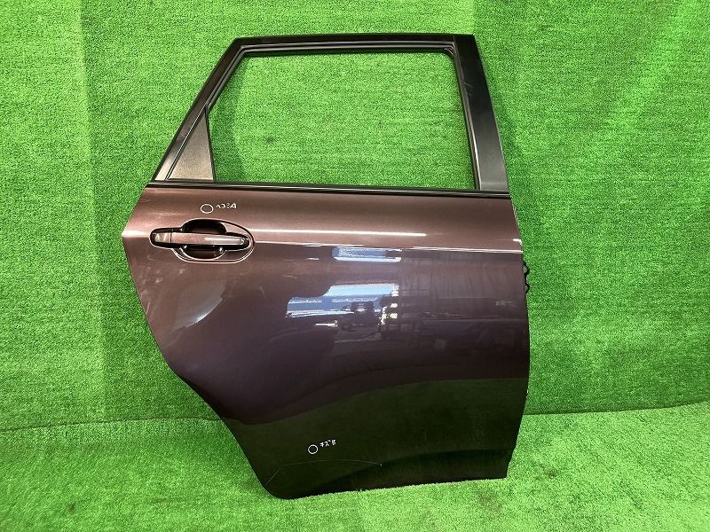 ラクティス NCP125 右リアドア X 4WD アサヒ M2L3 67003-52270 9AH