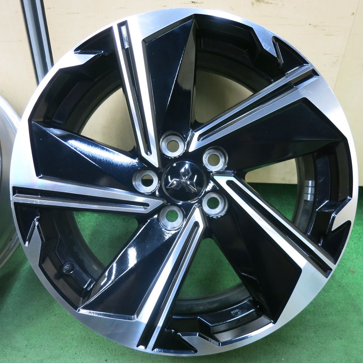 送料無料] 新車外し☆三菱 エクリプス クロス PHEV 純正 ENKEI