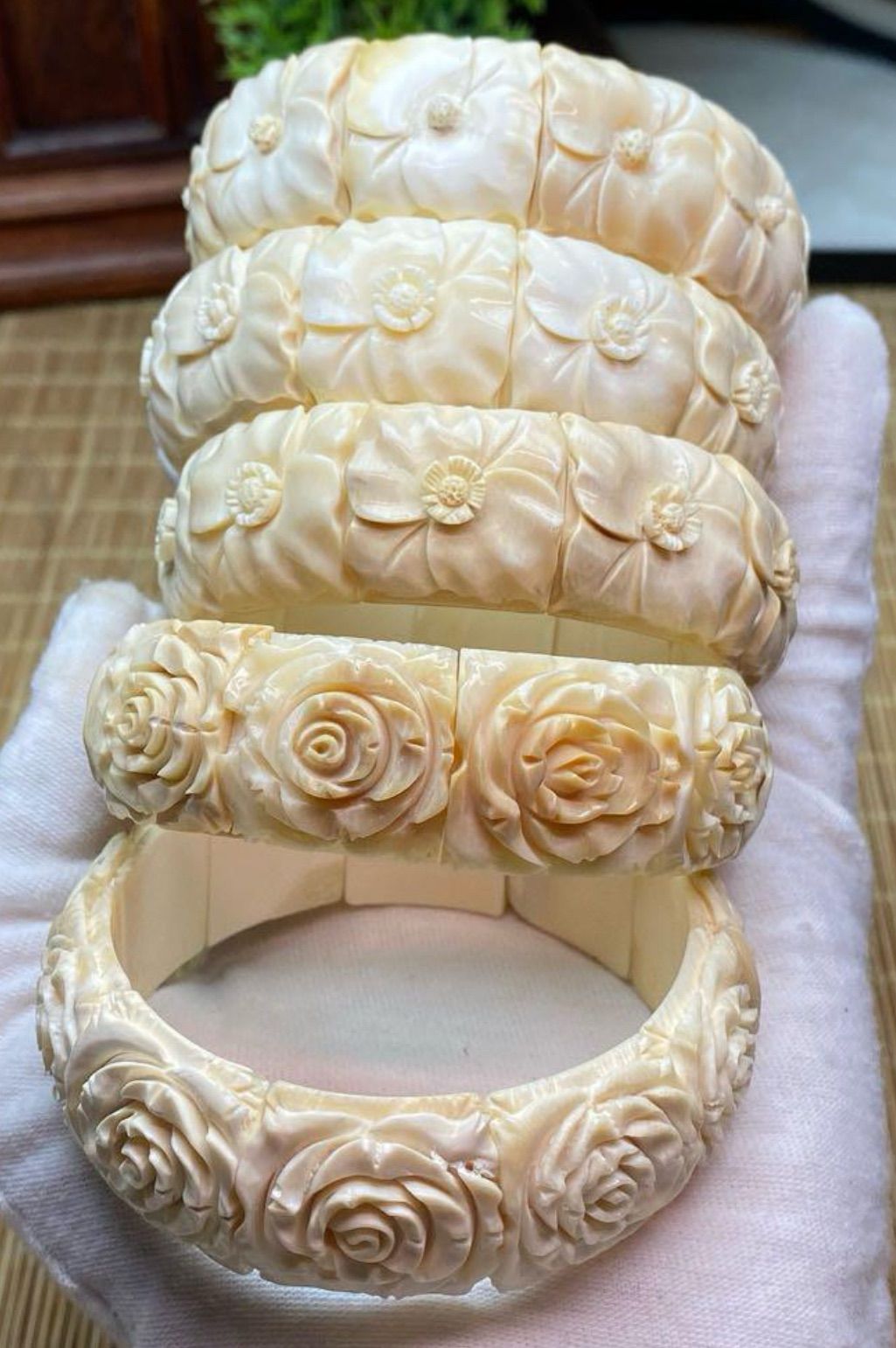 天然マンモス牙美しい手作り彫刻 バラハンド ブレスレット