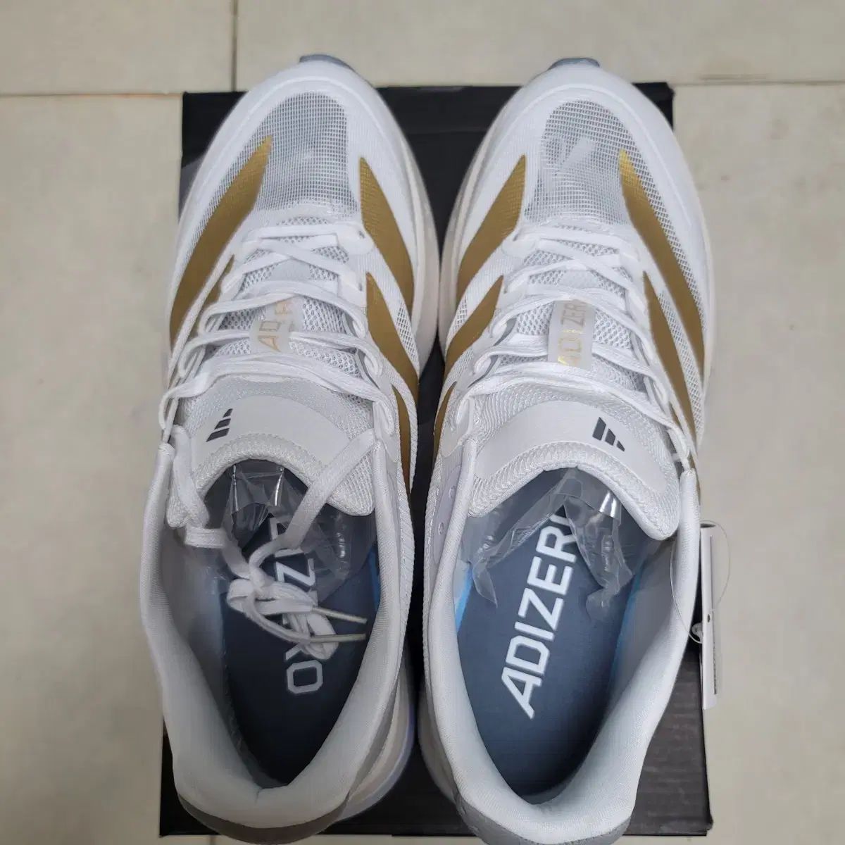 アディゼロ ボストン