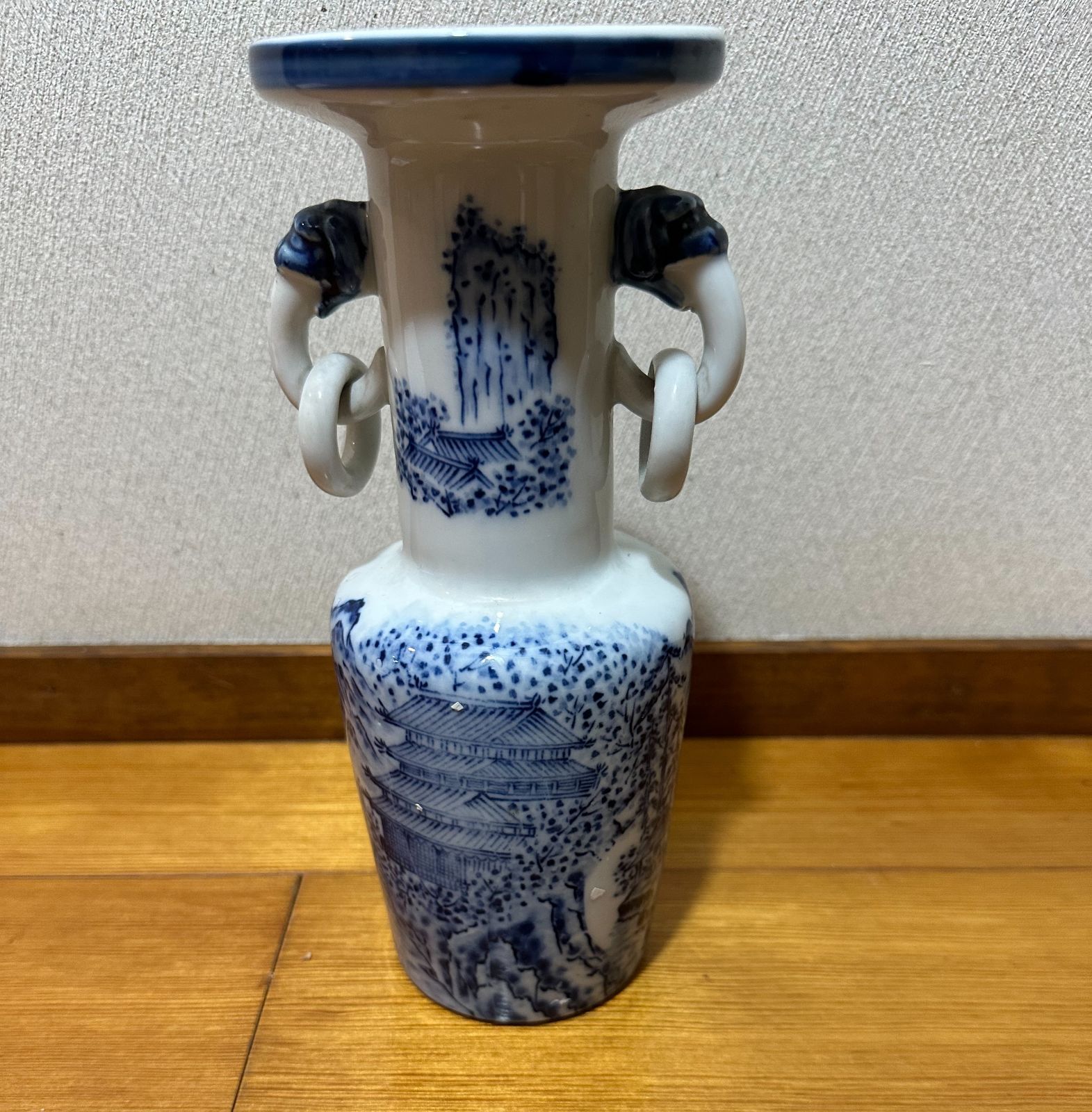 華山製陶 染付山水 環耳花瓶 高さ約20cm 口径約10cm 華山製陶 染付山水 獅子環耳花瓶／底款あり 高さ約20cm 口径約