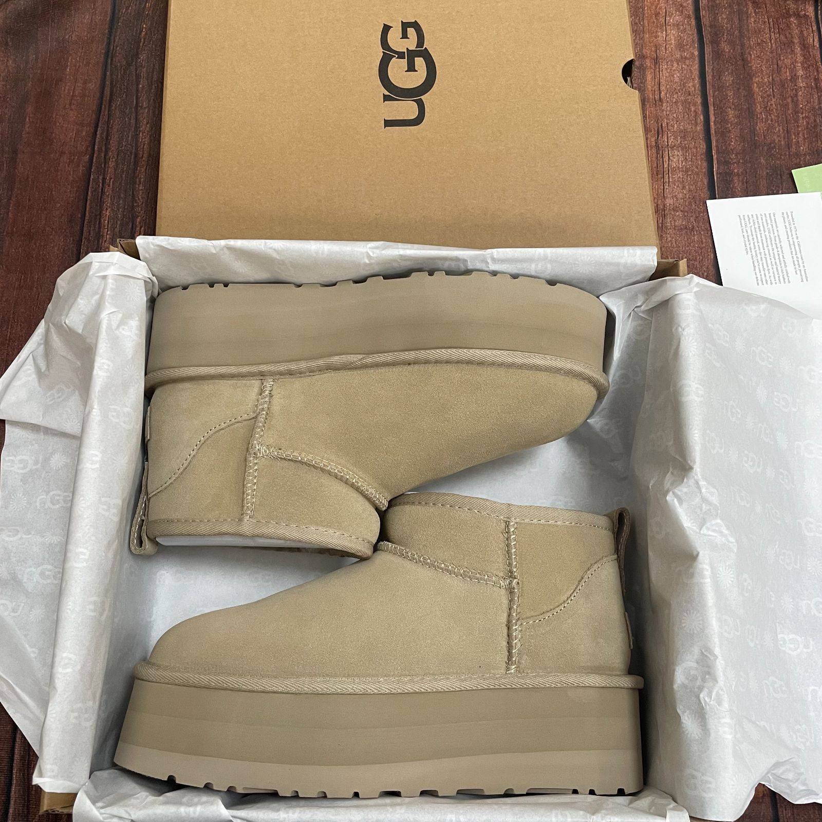 新品 UGG アグ ブーツ クラッシックウルトラ ミニプラットフォーム 
