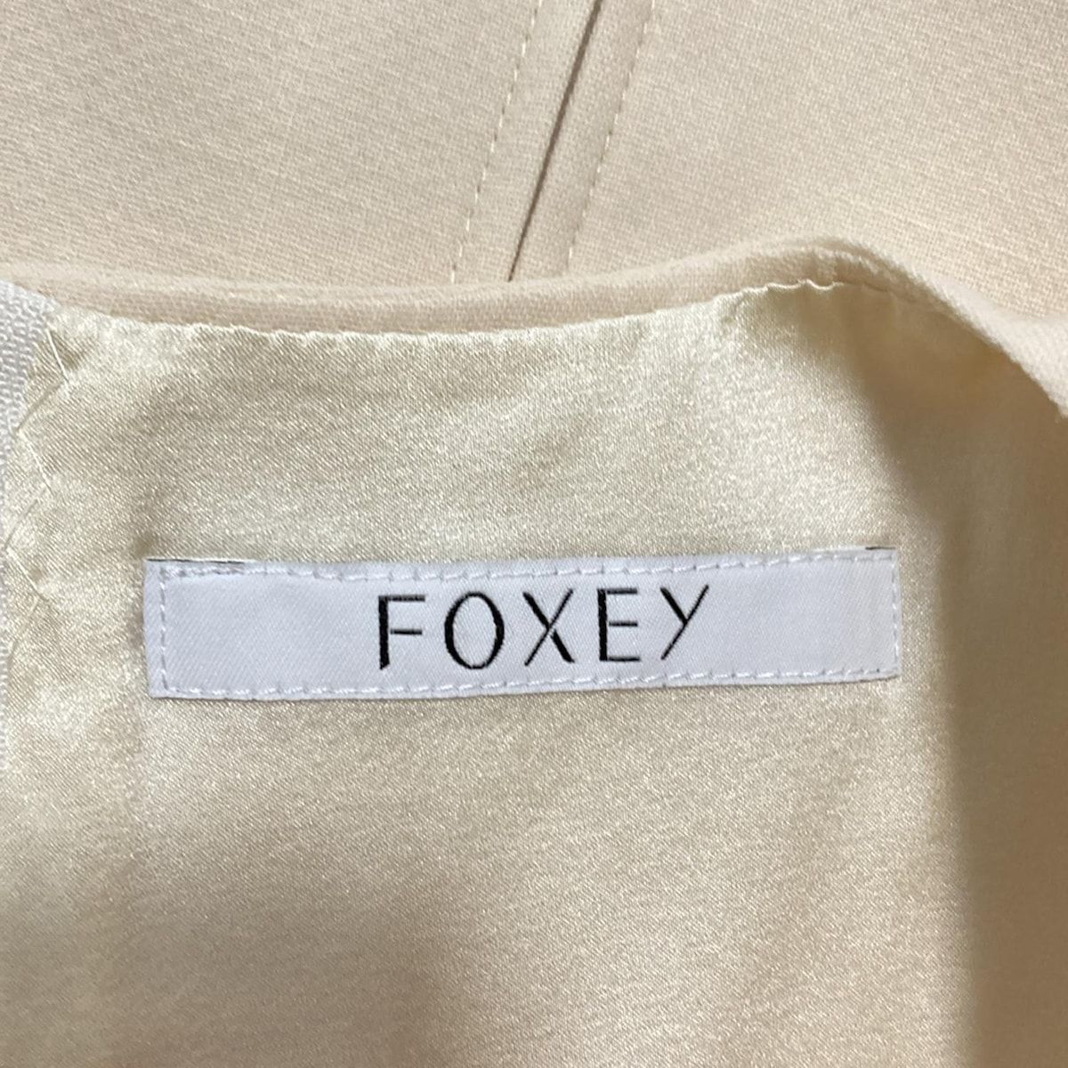 お値下げ　フォクシー　ワンピース　ベージュ FOXEY(フォクシー) ワンピース サイズ40 M レディース新品同様