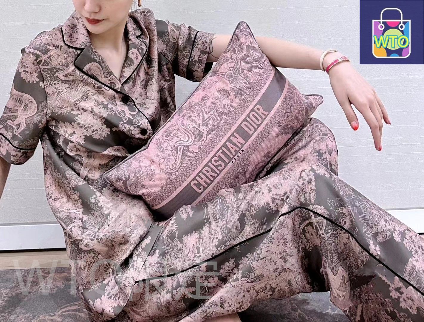 ディオール　パジャマ　M これは DIOR（ディオール）の女用パジャマで、家居服としても