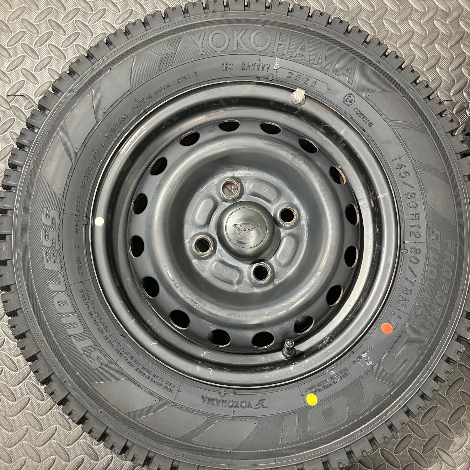 25年製 タイヤ 145 80R12 80 78N LT ヨコハマ SY01 ダイハツ ハイゼット スタッドレスタイヤ 冬タイヤ 1062E