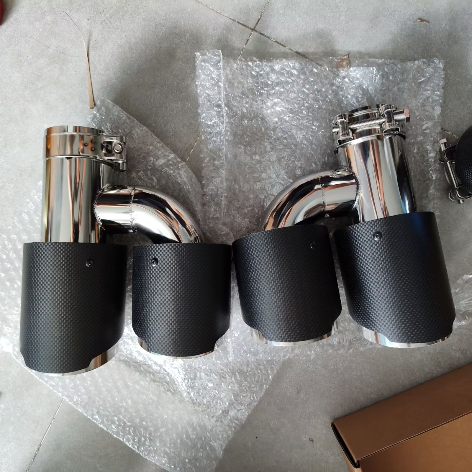 AKRAPOVIC風 アクラポヴィッチ風 マフラーカッター2本出しh型 リアルマットカーボン製 マフラーカッター 出口外径89MM 取付内径60MM