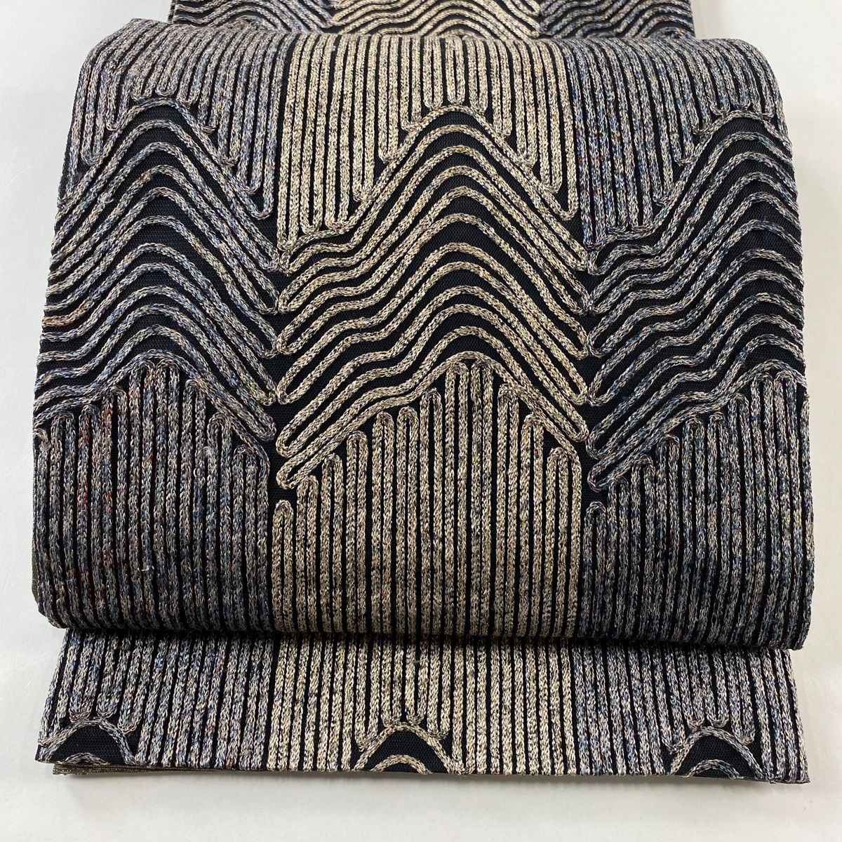 【美品】 袋帯 名品 無月 落款 幾何学模様 刺繍 箔 黒 全通 正絹 【】