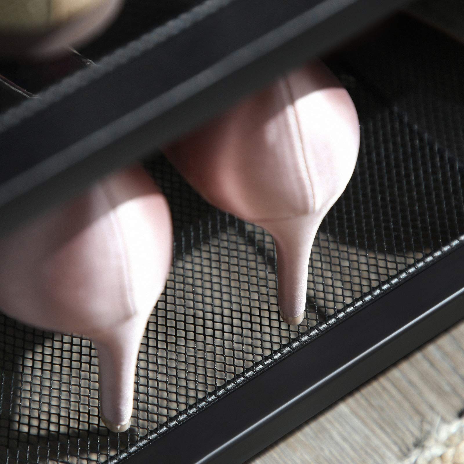 『SNS人気話題』【特価商品】VASAGLE シューズラック 下駄箱 木製 靴棚 4段 奥行30cm スリム 省スペース おしゃれ 木目調 安定 ブーツ 玄関収納 玄関ベンチ メタルメッシュラック 大容量 ヴィンテージ風 組立簡単 廊下 NLBS14BX ダブルバックル