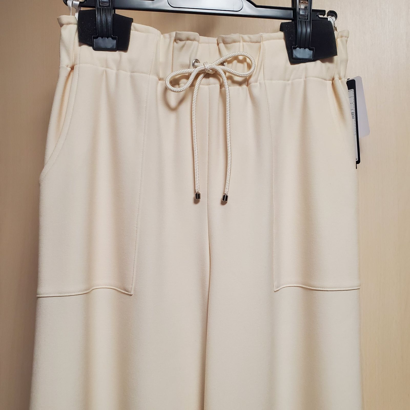 新品タグ付き　大人気BLUE FRONCEのホワイトパンツ！ 新品タグ付き大人気BLUE FRONCEのホワイトパンツ！
