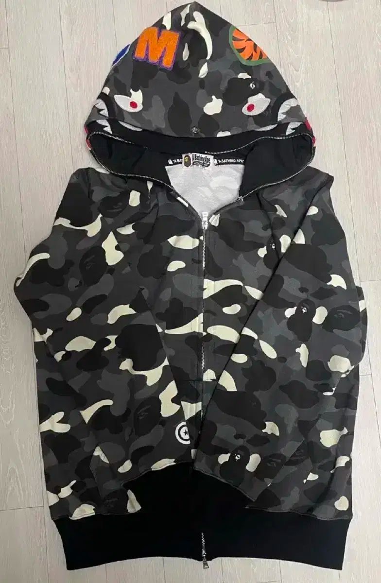 A BATHING APE(アベイシングエイプ) ダブルシャークフーディージップ