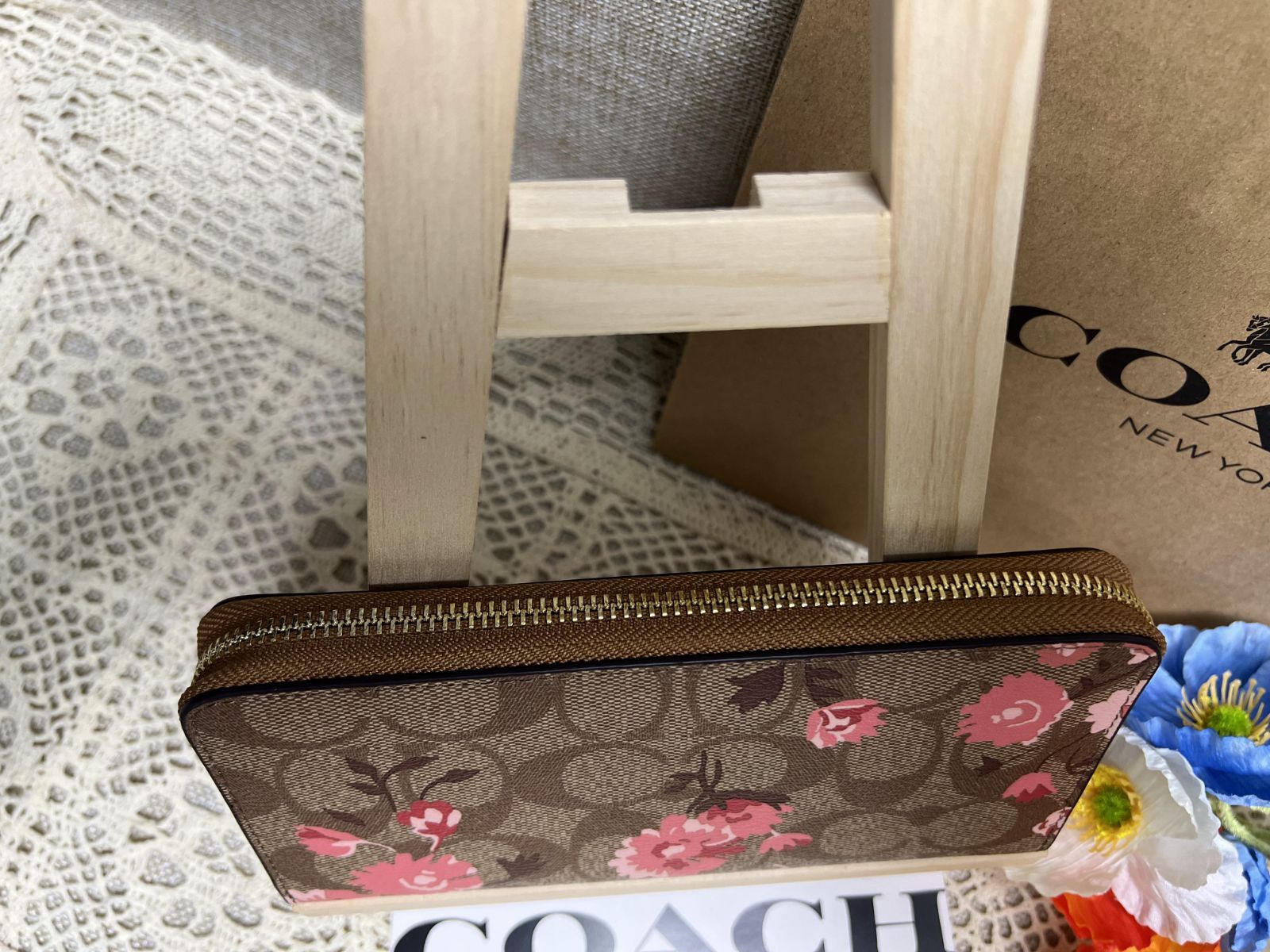 COACH 長財布 コーチ 財布 シグネチャー プレイリー デイジー クラスター フローラル アコーディオン 新生活 プレゼント 誕生日 贈り物  長財布 レディース ファッション ブランド 新品 未使用 C - メルカリ