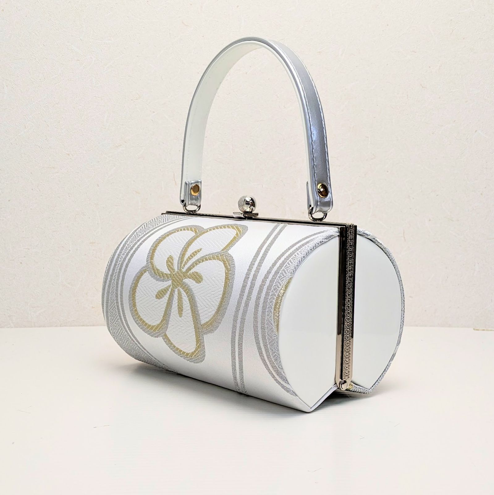 和装 草履バッグセット 帯地 梅 銀×白 3枚芯 フリーサイズ k15-6 和装 草履バッグセット 帯地 梅 銀×白 3枚芯 フリーサイズ k15-6