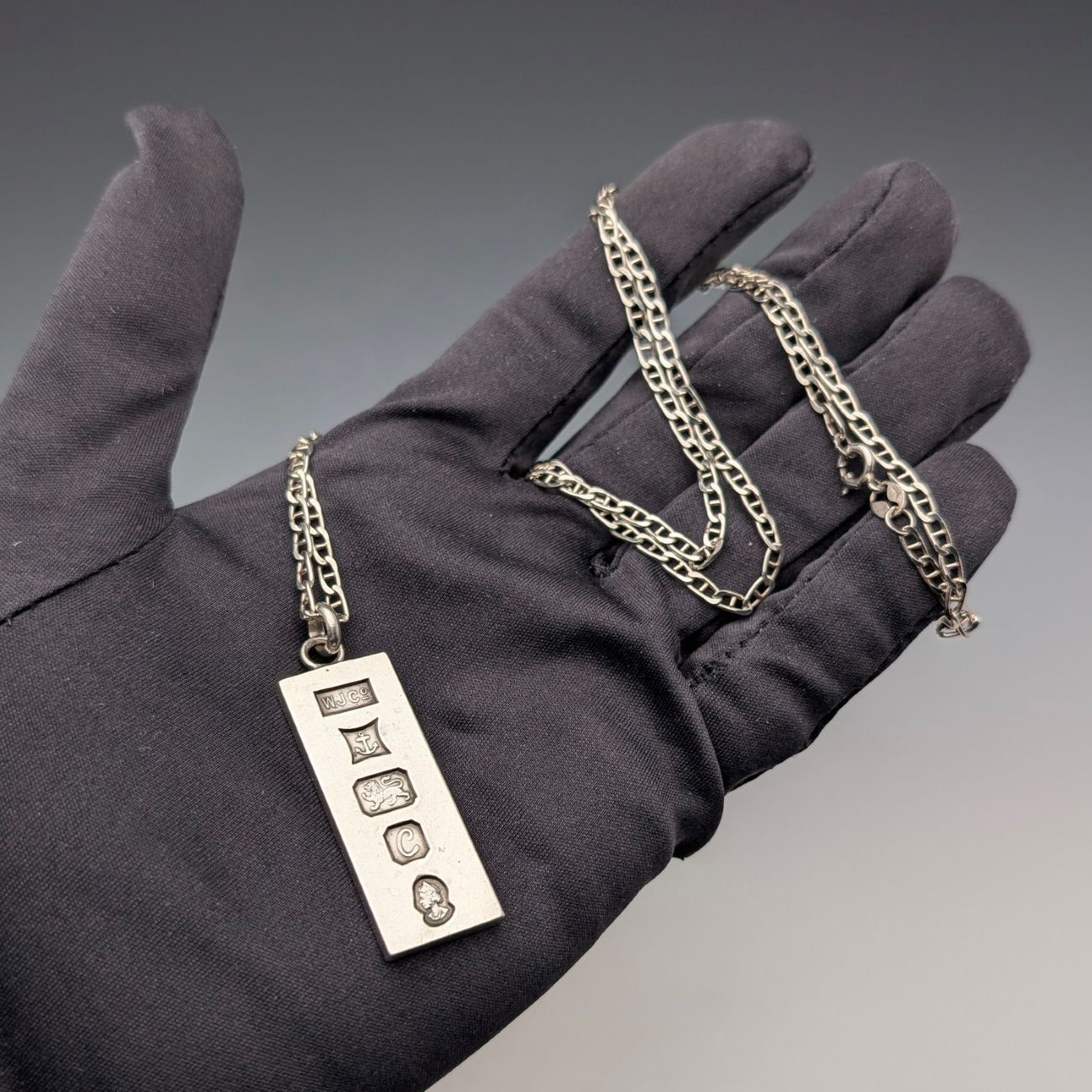 1977年 英国 純銀製 ジュビリーインゴットペンダント計11.8g 純銀ネックレス付 MJ 1977年 英国 純銀製 ジュビリーインゴットペンダント計11.8g