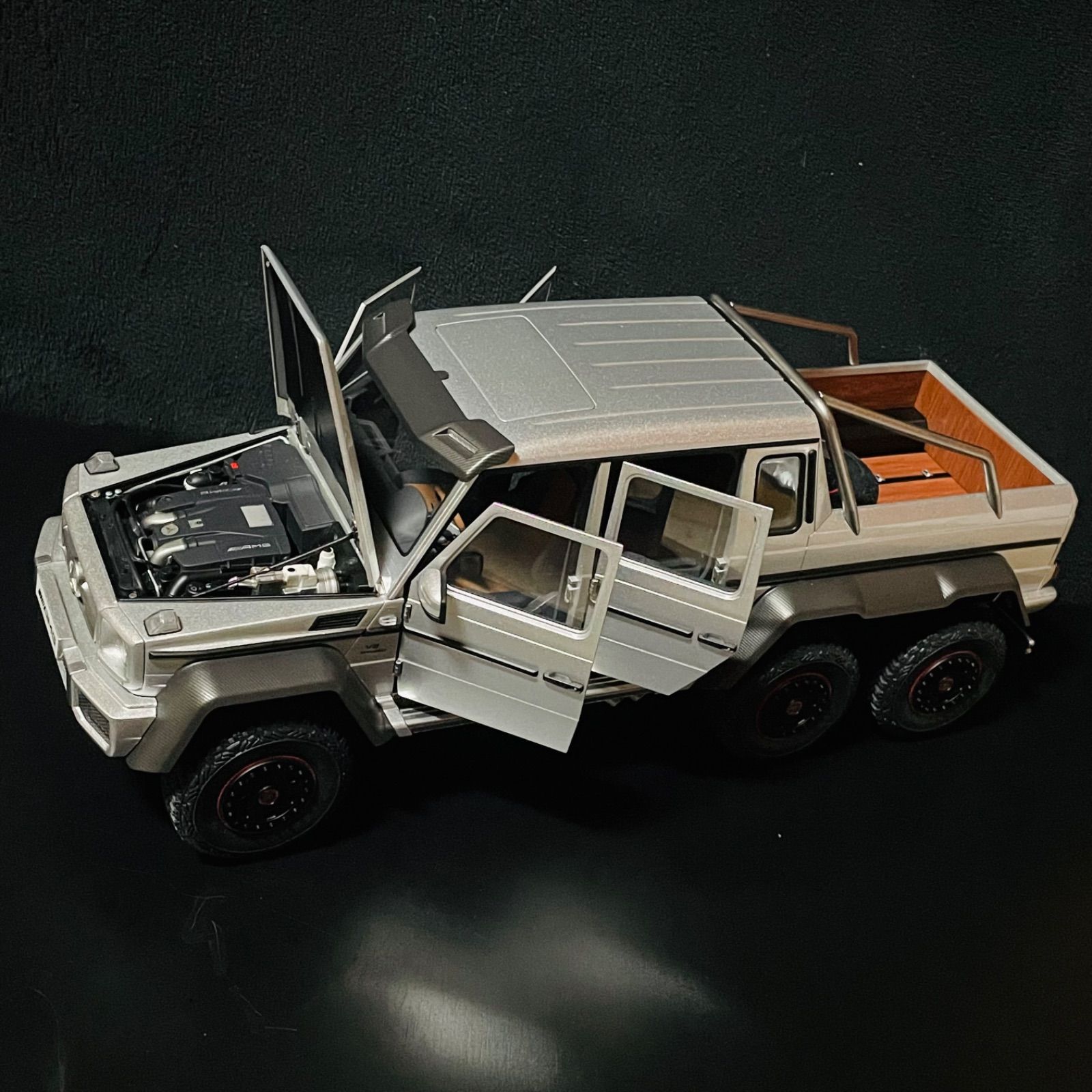 1/18 AUTOart メルセデス・ベンツ AMG G63 6×6 - メルカリ