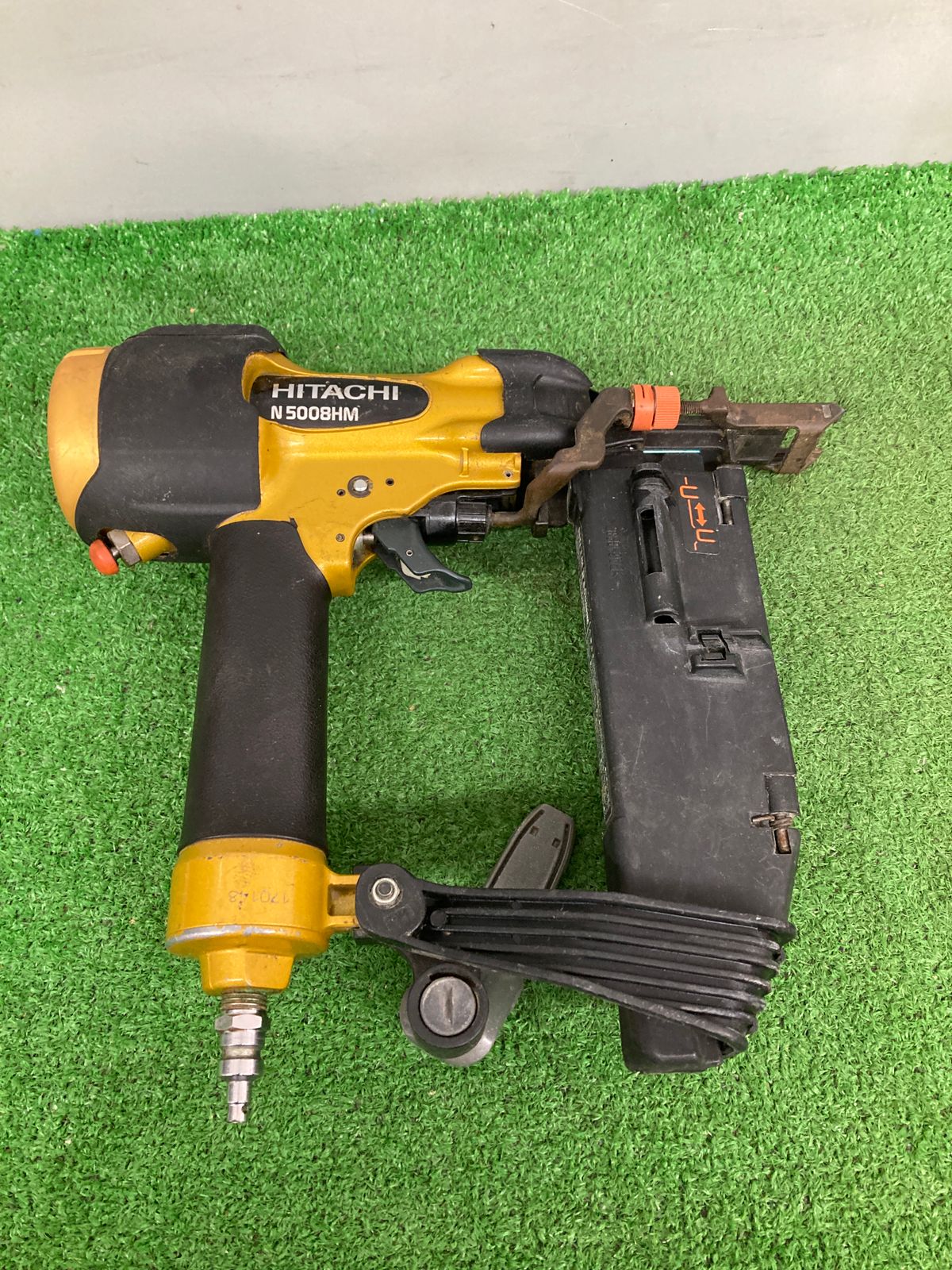 日立　高圧フロア用タッカ　N5008HM　中古品 中古品】【0921】☆HiKOKI(旧日立工機) 高圧フロア用タッカ N5008HM