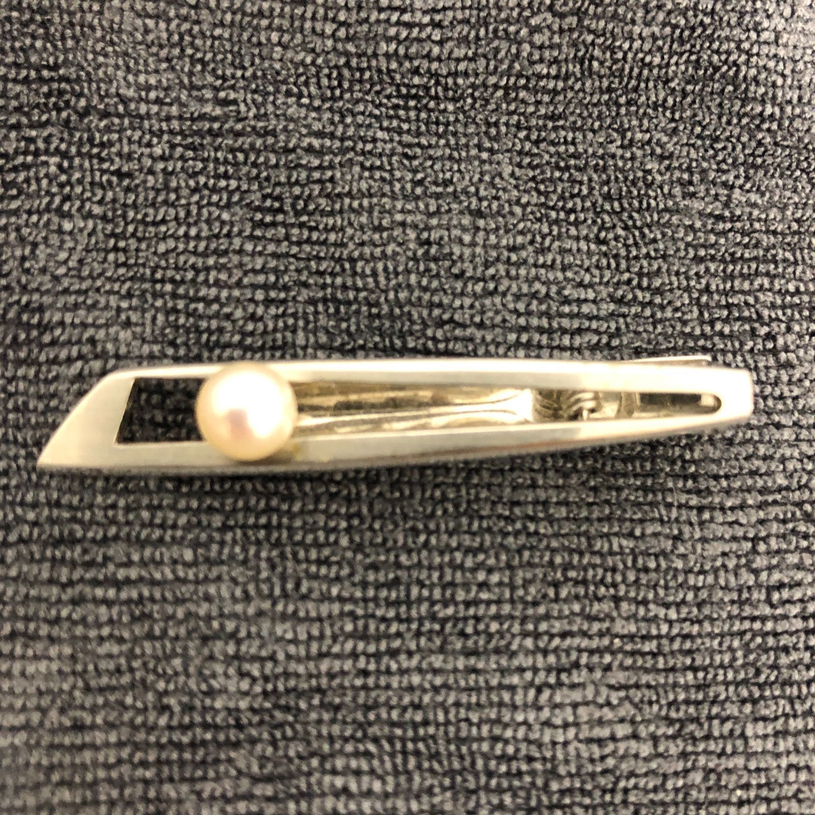 1950年商標登録記念『NHK』御木本真珠店 SILVER製 真珠1個 ネクタイ MIKIMOTO 827 美品 ミキモト NHKコラボ 1粒パール シルバー