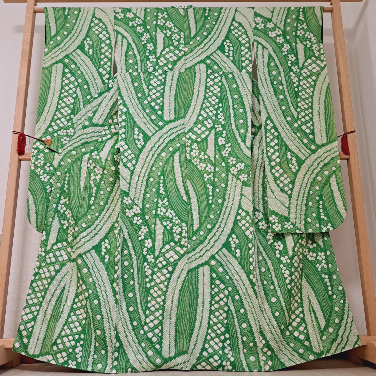ゆりのはな　本振袖　無地　ちりめん　汕頭刺繍　モスグリーン色系　正絹　L601 振袖 】裄69cm 身丈166cm 正絹 袷 グリーン地の総絞り振袖 み