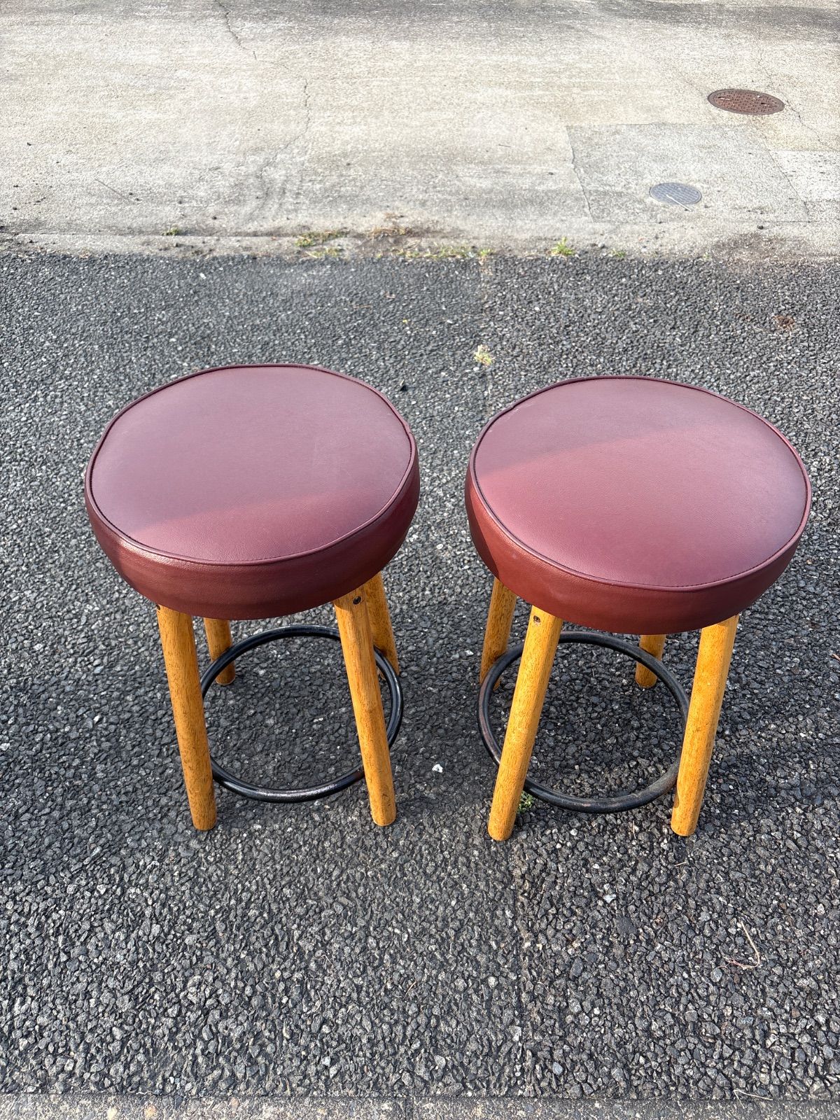 オリバー丸型スツール oliver OLIVER 2脚セット売り 二脚 イス 椅子 合皮 茶色 赤茶 ブラウン 木製脚 丸型チェア カウンターチェア