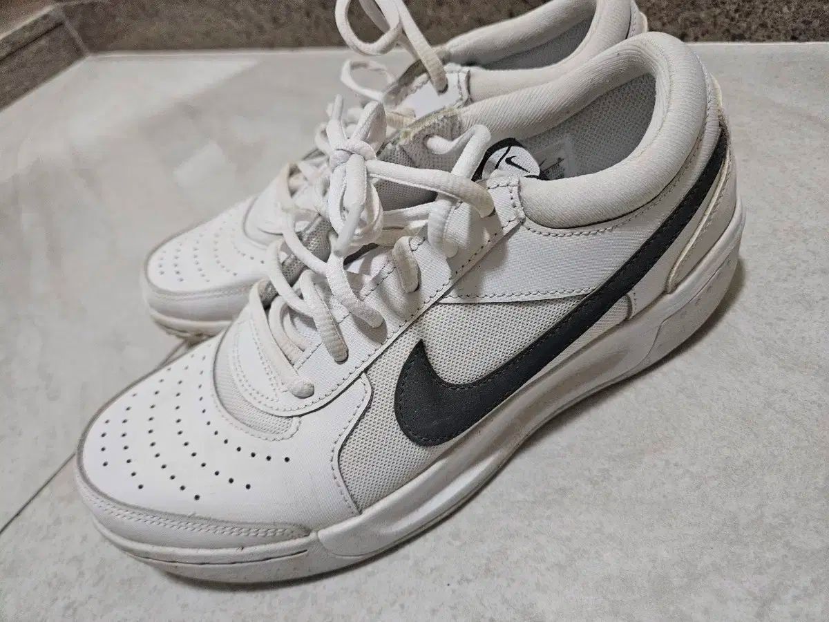 定番，お得 NIKE(ナイキ) テニスシューズ シューズ(男性用)