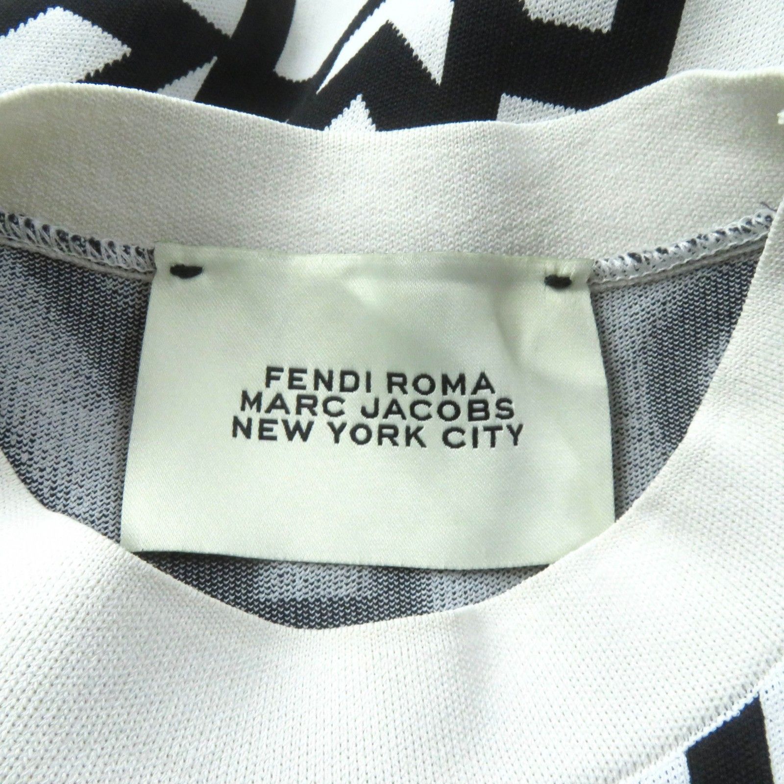 FENDI 半袖ホワイトワンピース ウエストロゴベルト付き FENDI 半袖ホワイトワンピース ウエストロゴベルト付き FENDI