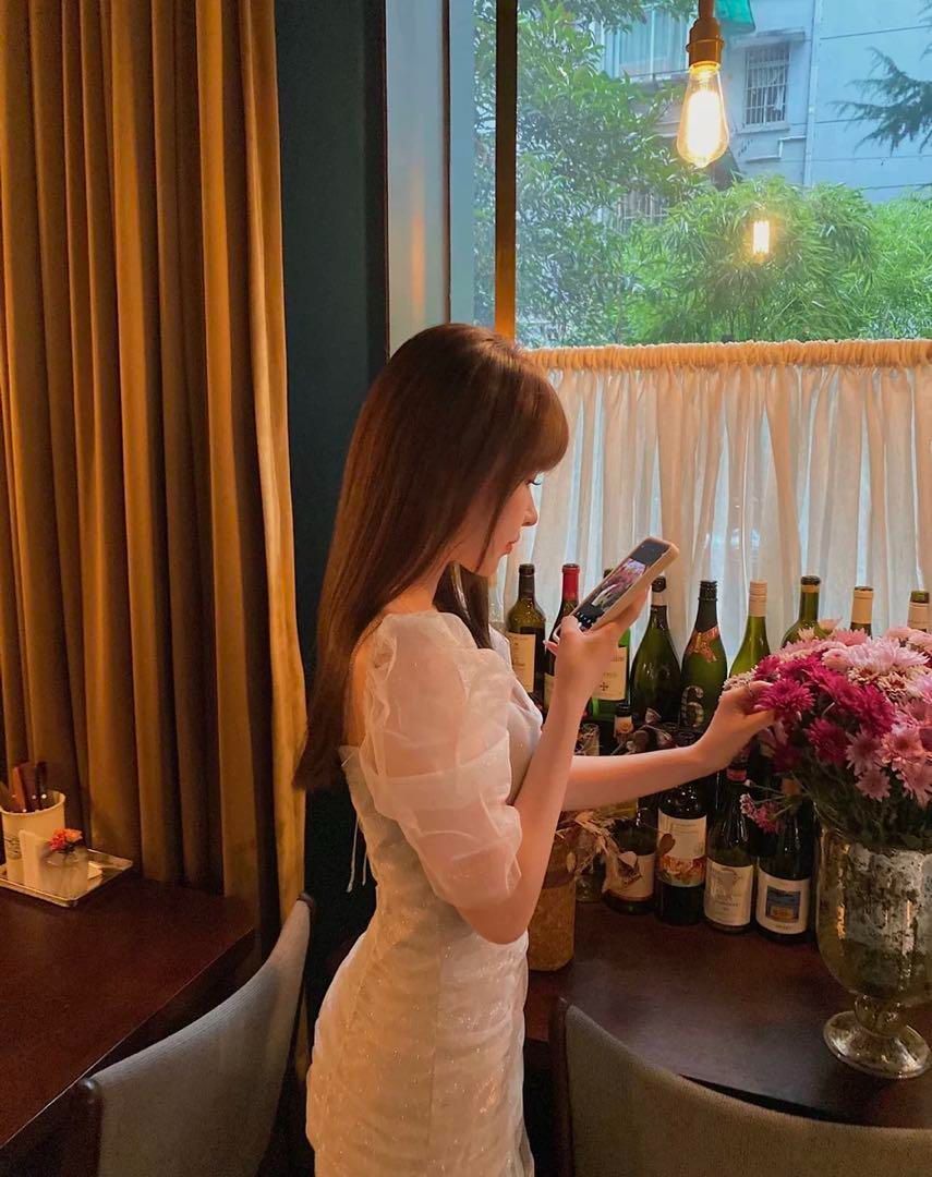 大人気✨ミニドレス キラキラチュール袖 パーティーに華を添える魅力的デザイン 大人気?ミニドレス キラキラチュール袖 パーティーに華を添える