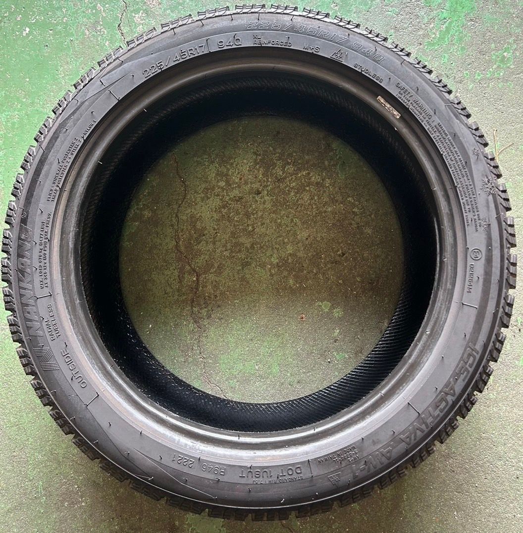 225|45R17 スタッドレス