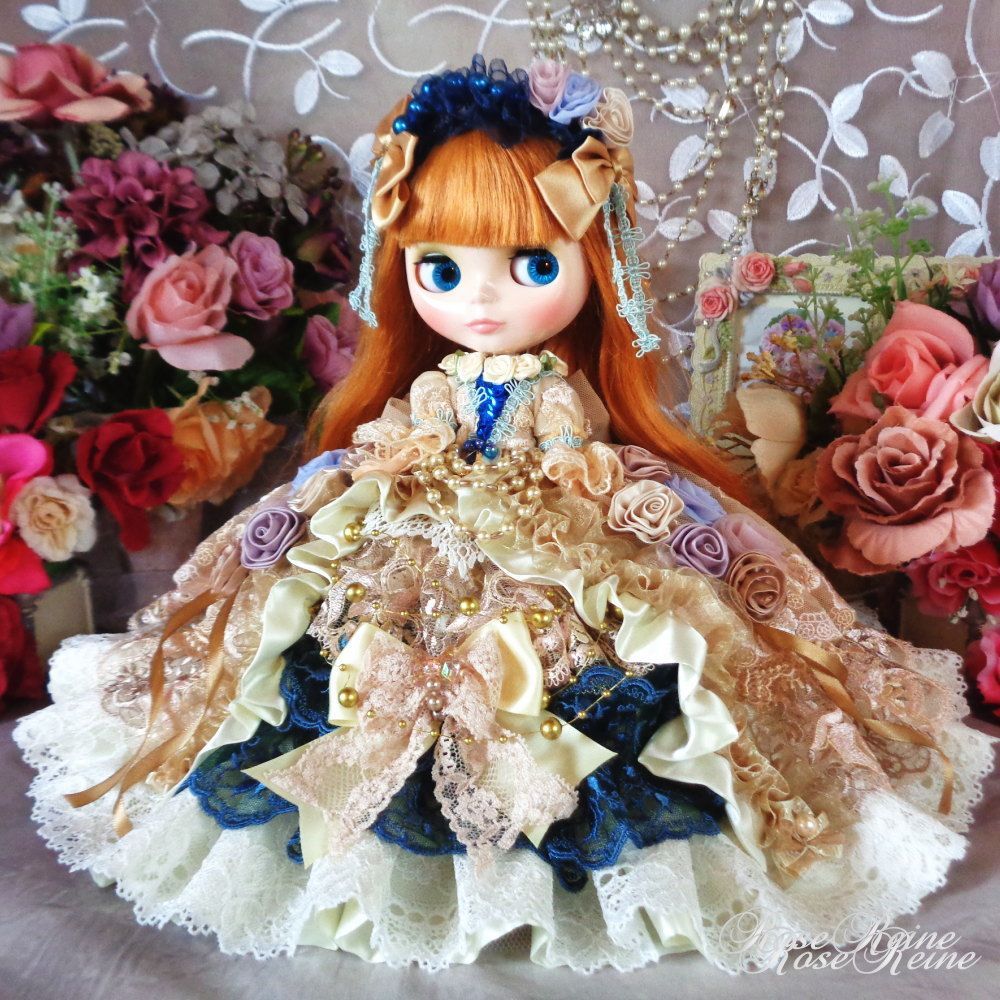 ベルサイユの薔薇 華やかなブルーローズ煌めきのボリュームフリル