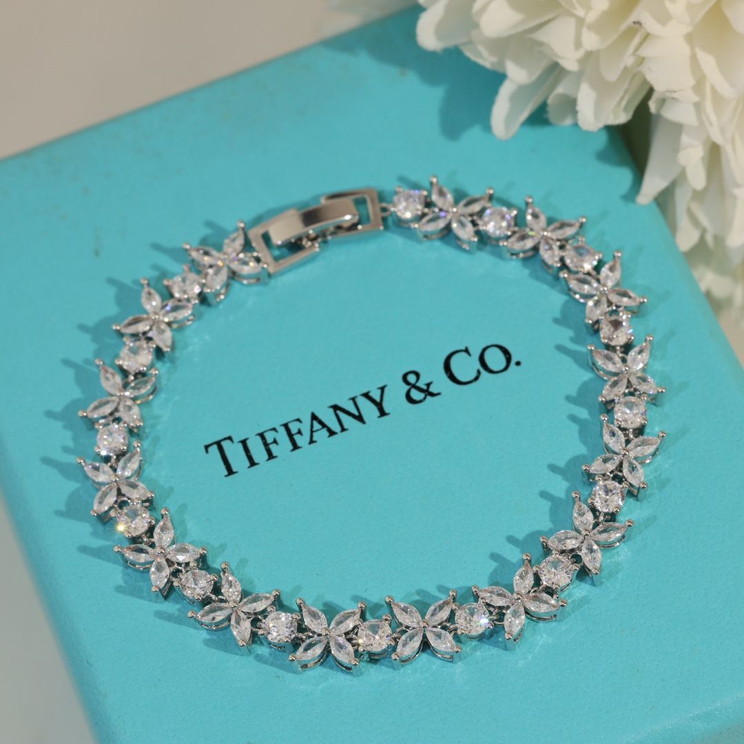 新品未使用】TIFFANY&Co.(ティファニー) フラワーモチーフ ダイヤモンドブレスレット - メルカリ